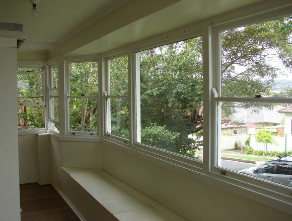 bay window shutters - DSC04747