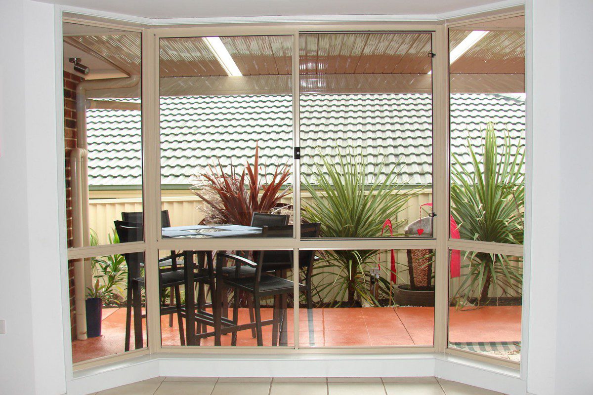 bay window shutters installed - DSC04295