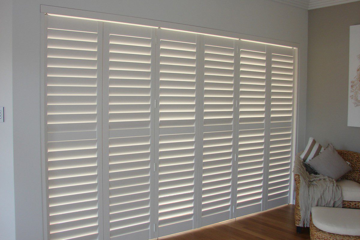 bi fold shutters internal room - DSC04094