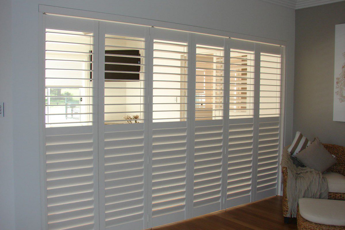 bi fold shutters internal room - DSC04095