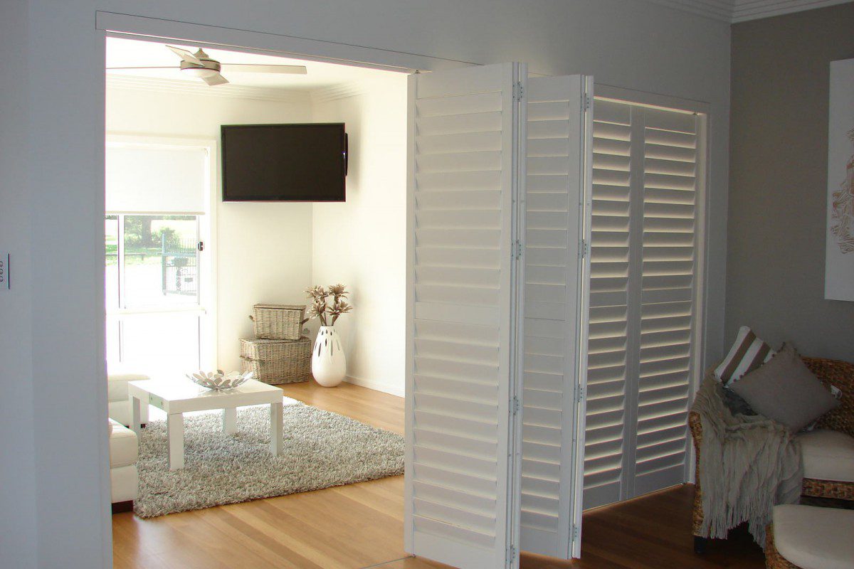 bi fold shutters internal room - DSC04098
