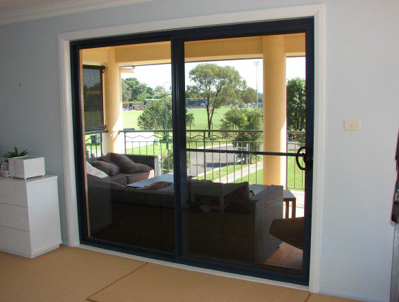 bypass shutters on sliding doorway - DSC05482