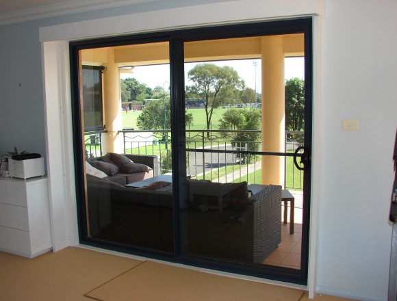 bypass shutters on sliding doorway - DSC05483