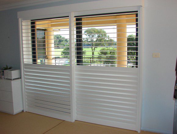 bypass shutters on sliding doorway - DSC05485