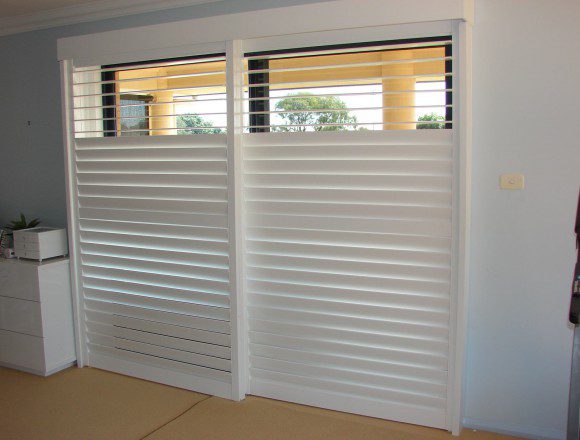 bypass shutters on sliding doorway - DSC05486