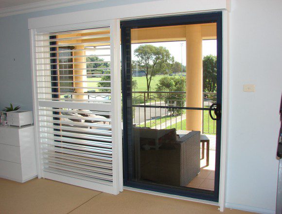 bi pass shutters on sliding doorway - DSC05489
