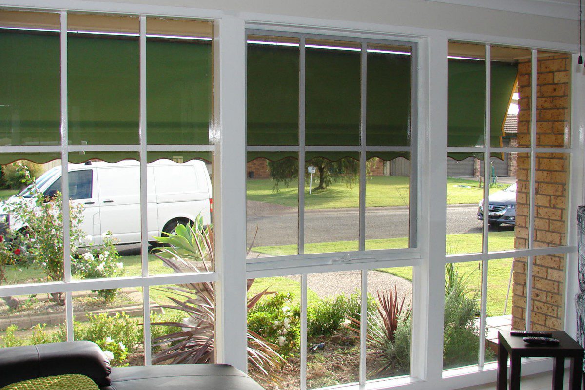 venetian blinds for three front house windows - DSC05791