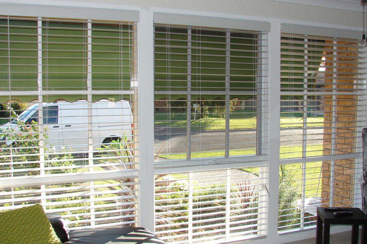 venetian blinds for three front house windows - DSC05793