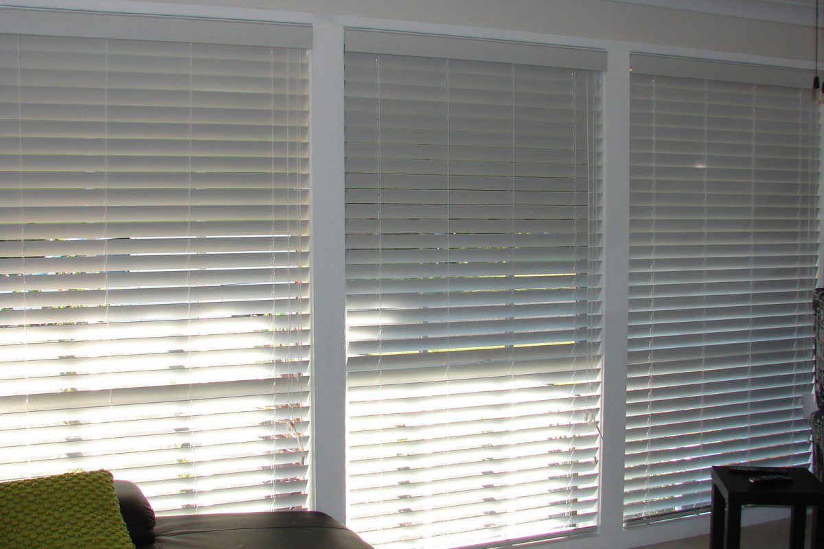 venetian blinds for three front house windows - DSC05794